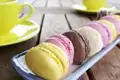 Süße Sünden wie Macarons gehören zu einem Urlaub in Frankreich einfach dazu.