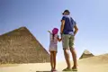 Während der neuntägigen family-Reise von Studiosus besuchen Sie auch die berühmten Pyramiden von Gizeh.