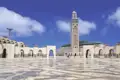 Eine besondere Impression auf unserer Studienreise durch Marokko: Das Minarett der Moschee Hassan II. in Casablanca ragt 200 Meter hoch in den Himmel.