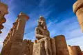 Während der neuntägigen Studienreise nach Ägypten besuchen Sie auch den einzigartigen Tempel von Karnak. Ihre Reiseleiterin führt Sie durch die Geheimnisse dieses wichtigen Heiligtums.