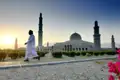 Auf unserer Studienreise durch den Oman ist Maskat eine unserer Stationen, wo wir die Sultan-Qaboos-Moschee besuchen.