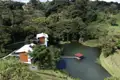 Die ländliche Burbi Lake Lodge ist ein idyllischer Rückzugsort an einem kleinen See in der Nähe der Schutzgebiete von Monteverde und unser Domizil für zwei Nächte auf der smart & small-Reise nach Costa Rica. Großartig sind die Ausblicke auf die Berge von Monteverde mit dem faszinierenden und üppig grünen Nebelwald.