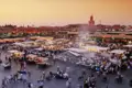 Auf unserer Studienreise durch Marokko lernen Sie auch den berühmten Marktplatz Djemaa el-Fna, auch Platz der Gaukler genannt, in Marrakesch kennen.