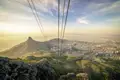 Überwältigende Panoramablicke sind auf unserer Studienreise nach Südafrika garantiert. Unter anderem fahren wir mit der Seilbahn auf den Tafelberg hoch über Kapstadt.