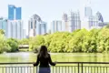 Auf der Reiseroute unserer 15-tägigen Studienreise durch die Südstaaten der USA liegt auch Atlanta, die Hauptstadt von Georgia. Der Piedmont Park mit dem See Clara Meer bietet Erholung in der Metropole.