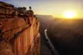 Blick hinunter in den Grand Canyon bei Sonnenuntergang
