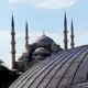 Zu den Höhepunkten unserer smart&small-Reise gehört die Altstadt von Istanbul, geprägt von Kuppeln und Minaretten - wie hier die der Blauen Moschee.