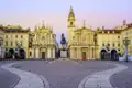 Piazza San Carlo in Turin mit Blick auf die beiden Kirchen und das Reiterdenkmal