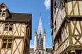 Fachwerkhäuser, die Kathedrale und kulinarische Schätze wie Senf oder Wein erwarten Sie, wenn wir auf unserer Rundreise durch das Burgund in Dijon Station machen.