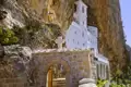 Das Ostrog-Kloster ist ein bekannter Wallfahrtsort der serbisch-orthodoxen Kirche in Montenegro, den auch wir auf unserer Rundreise besuchen. Das Höhlenkloster wurde in eine steile Felswand gebaut.
