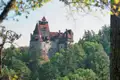 Auf unserer Reise nach Siebenbürgen besuchen wir das Schloss Bran, zu Deutsch die Törzburg, in den Karpaten. Im Film war hier Graf Dracula zu Hause.