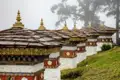 Auf unserer Klassik-Studienreise durch Bhutan bestaunen wir immer wieder die landestypische Architektur.
