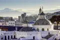 Die Studiosus-Reise durch Ecuador startet in der Hauptstadt Quito, wo wir die historische Altstadt erkunden (UNESCO-Welterbe). Ein erster Höhepunkt der Reise ist der Panoramablick vom Panecillo auf die Stadt und die schneebedeckten Vulkane - eine einzigartige Kombination aus Kultur und Natur für einen unvergesslichen Einstieg in unsere Reise.