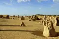 Oft heißt es auf unserer Studienreise Australien - die Große Australienreise: Vorhang auf für eine überwältigende Naturkulisse! So durchqueren wir endloses Buschland und bestaunen im Nambung-Nationalpark in Westaustralien die Pinnacles - Tausende von bizarren Steinsäulen, die aus dem Sand "wachsen".
