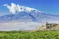 Auf unserer Wander-Studienreise Armenien-Georgien - zwischen Ararat und Kaukasus besuchen wir am fünften Tag das wunderschön gelegene Kloster Chor Wirab.