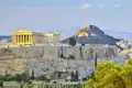 Unsere Rundreise durch Griechenland endet in der griechischen Hauptsatdt Athen. Die majestätische Akropolis überragt die Stadt und ist von Weitem sichtbar.