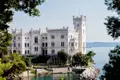 Das Schloss Miramare, Traum des unglücklichen Kaisers Maximilian I. von Mexiko, steht natürlich auf dem Programm der achttägigen Rundreise Friaul-Triest.