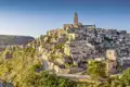 Auf unserer Rundreise durch Apulien und die Basilikate besuchen wir auch die malerische Felsenstadt Matera mit ihren weltberühmten Höhlensiedlungen, den Sassi (UNESCO-Welterbe).