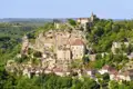 Rocamadour ist ein bekannter Pilgerort  in der französischen Region Okzitanien und zudem berühmt für seinen aromatischen Käse. Auf unserer Studienreise in die Auvergne und ins Périgord besuchen wir den spektakulär am Berg gelegenen Ort.