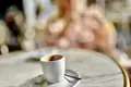 Genießen Sie auf Ihrer Studienreise nach Frankreich einen Espresso in einem der Straßencafés und lassen Sie dabei "tout le monde" an sich vorbeiflanieren.