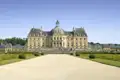 Auf unserer Rundreise durch Frankreich besuchen wir auch das Schloss Vaux-le-Vicomte. Es diente als Inspiration für Versailles und ist vor allem für seine von André Le Notre gestalteten Gärten berühmt.