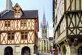 Kommen Sie mit auf unsere Studienreise ins Burgund und entdecken Sie dabei unter anderem die romantische Altstadt von Dijon, die mit ihren Fachwerkhäusern und Sakralbauten, etwa der Kirche Notre Dame, von ihrer Geschichte erzählt.