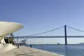 Auf unserer Studienreise zu Portugals Höhepunkten besichtigen wir auch die Ponte 25 de Abril in Lissabon.