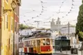 Die gelben Trams - die Elétricos de Lisboa - gelten als Wahrzeichen Lissabons. Das sollten Sie sich während unseres Aufenthalts in der Hauptstadt Portugals nicht entgehen lassen.