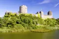 Fantastische Natur und alte Gemäuer: Pembroke Castle ist nur eine unserer Entdeckungen auf unserer Rundreise durch Wales.