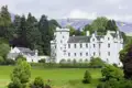 Besuchen Sie mit uns Blair Castle in Perthshire auf unserer Studienreise durch Schottland und bestaunen Sie die Landschaftsidylle in der Umgebung der Burg.