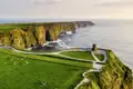 Die spektakulären 200 m hohen Klippen von Moher im County Clare stehen natürlich als Highlight auf der Route unserer Studienreise nach Irland. Hoffentlich haben wir so gutes Wetter wie auf diesem Bild!