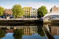 Zu Beginn unserer Studienreise mit Muße durch Irland machen wir in Dublin einen Rundgang durch die Stadt. Eines der Wahrzeichen der irischen Hauptstadt ist die Half Penny Bridge über den Fluss Liffey.
