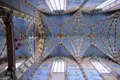 Detailansicht des blauen, mit Sternen bemalten Deckengewölbes der Marienkriche in Krakau – ein Ziel der Studiosus-Reise durch Polen