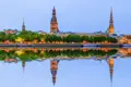 Die Reise durchs Baltikum führt auch in die lettische Hauptstadt Riga. In der Dämmerung herrscht am Ufer der Daugava eine ganz besondere Stimmung.
