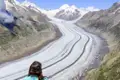 Auf Ihrer Rundreise durch die Schweiz sehen Sie im Wallis auch den Aletschgletscher mit mehreren Viertausendern im Hintergrund.