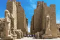 Der geheimnisvolle Tempel des Amun von Karnak ist eine der größten Tempelanlagen weltweit. Bei unserer me & more-Reise für Singles und Alleinreisende durch Ägypten nehmen wir uns viel Zeit für das eindrucksvolle Labyrinth aus Säulen, Pfeilern, Obelisken und Pylonen.
