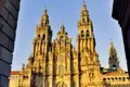 Unsere Studienreise durch Galicien beginnt in Santiago de Compostela (UNESCO-Welterbe), dem Ziel des Jakobsweges. Wer mag, besucht die Pilgermesse und erlebt mit etwas Glück, wie das tonnenschwere Weihrauchfass durch das Kirchenschiff saust.