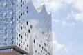 Auf unserer Gruppenreise mit Studiosus bewundern wir diese Nahaufnahme der modernen Architektur der Elbphilharmonie in Hamburg. Ein Highlight jeder Rundreise nach Hamburg.