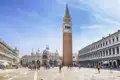 Piazza San Marco in Venedig - Blick auf Basilika und Campanile