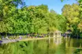 Auf unserer Rundreise  mit Studiosus entspannen wir an einem sonnigen Tag am Ufer des Sees im Stadtpark St. Stephen's Green in Dublin.