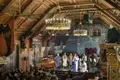 Sänger in historischen Kostümen bei der Aufführung von Wagners Oper „Tannhäuser“ im prachtvollen Festsaal der Wartburg, ein Highlight unserer Studiosus Eventreise.
