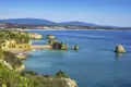 Goldene Felsformationen der Ponta da Piedade ragen aus dem türkisblauen Atlantik vor der Küste von Lagos an der Algarve, ein Nuturhighlight auf unserer Studiosus Gruppenreise nach Portugal.