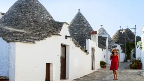 Ein Ausflug nach Alberobello mit seinen vielen Trulli darf bei unserer Apulienreise nicht fehlen.