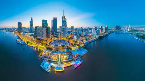 Unsere 16-tägige Studienreise nach Vietnam führt uns auch nach Saigon, eine faszinierende Stadt, die uns viele Möglichkeiten zur Erkundung bietet.