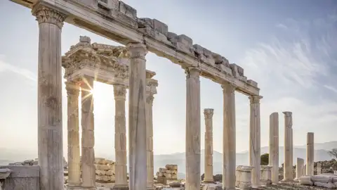 Der Besuch auf dem Burgberg von Pergamon gehört zu den Höhepunkten unserer Klassik-Studienreise durch die Westtürkei.