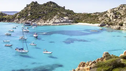 Auf unserer Studienreise nach Sardinien können Sie auch mal an einem der schönen Strände baden gehen oder relaxen.