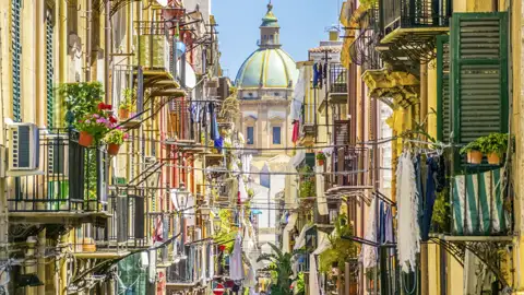 Auf der klassischen Studienreise nach Sizilien lernen Sie gemeinsam mit Ihrer Reiseleiterin die Stadt Palermo und ihre Kunstschätze kennen.