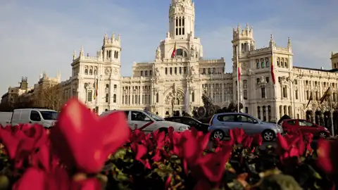 Unsere Studiosus-Rundreise durch Kastilien, das historische Herz Spaniens, beginnt und endet in Madrid – einer lebendigen Metropole, in der Kunst, Kultur und Lebensfreude aufeinandertreffen. Die spanische Hauptstadt begeistert mit weltberühmten Museen, wie dem Prado und einem ganz besonderen Lifestyle, bei dem das Feiern zum Volkssport geworden ist.