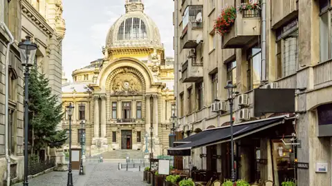Auf unserer Studienreise durch Rumänien erkunden wir auch die Hauptstadt Bukarest, wie hier den Stadtteil Lipscani.