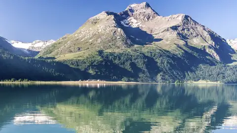 Bestaunen Sie das Bergpanorama in Sils-Maria und den Silsersee auf Ihrer Eventreise.